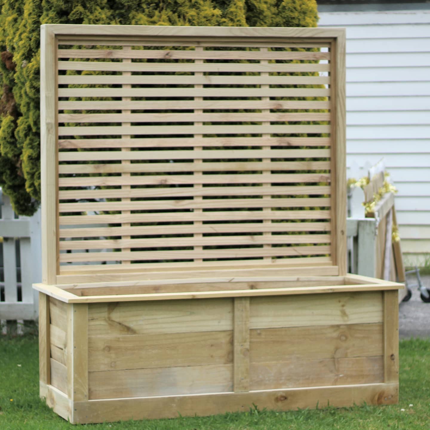 Pine Planter with Trellis